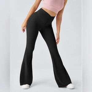 NWT Halara DayStretch Crossover High Waisted Pocket Leggings size M